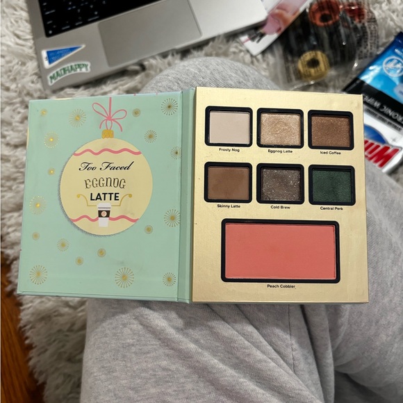 Too faced egg nog latte palette - Picture 2 of 2